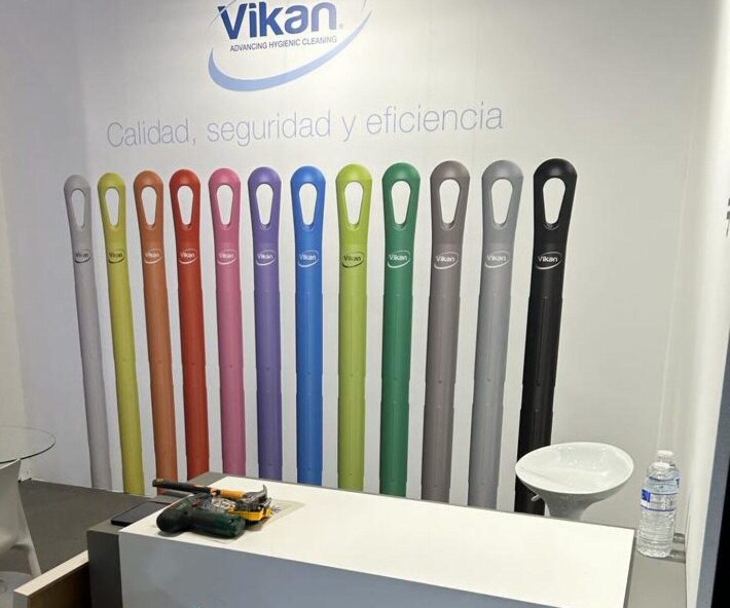 Stands Ecológicos: Explorando los Materiales Sostenibles con Énfasis en el Cartón y sus Variantes - www.somosbig.es